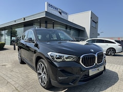 BMW X1 - sDrive18i Sport Line Adapt. Cruise | HUD | Camera | Elekt. Klep | Stoelverw,