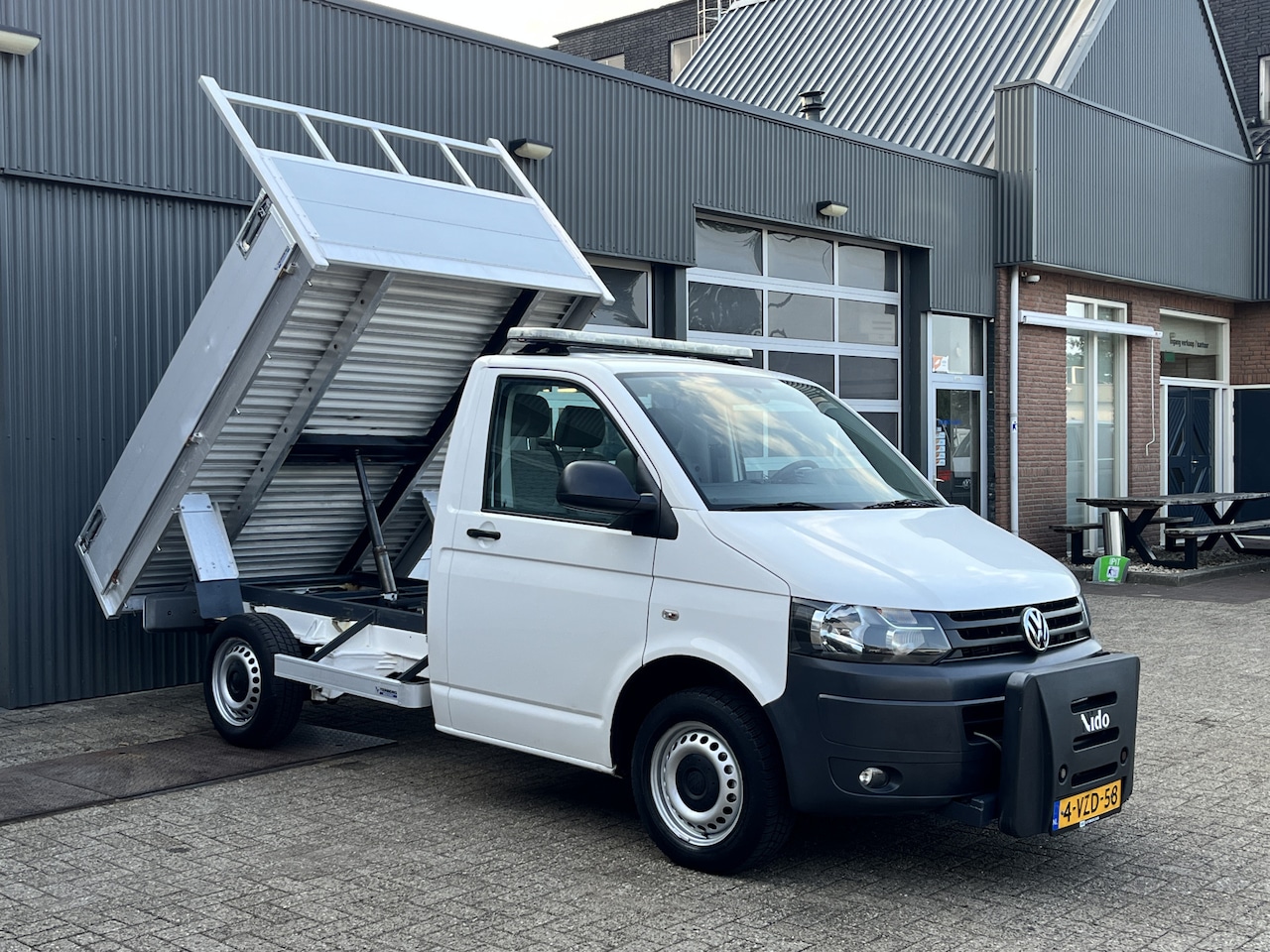 Volkswagen Transporter - 2.0 TDI L1H1 Pick up Kipper open laadbak Airco Trekhaak 2200kg trekgewicht 1e eigenaar Dea - AutoWereld.nl