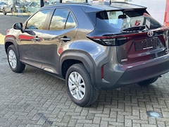 Toyota Yaris Cross - 1.5 HYBRID DYNAMIC ELEKTR. ACHTERKLEP APPLE/ANDROID-AUTO HEAD-UP DISPLAY STOEL/STUURVERWAR