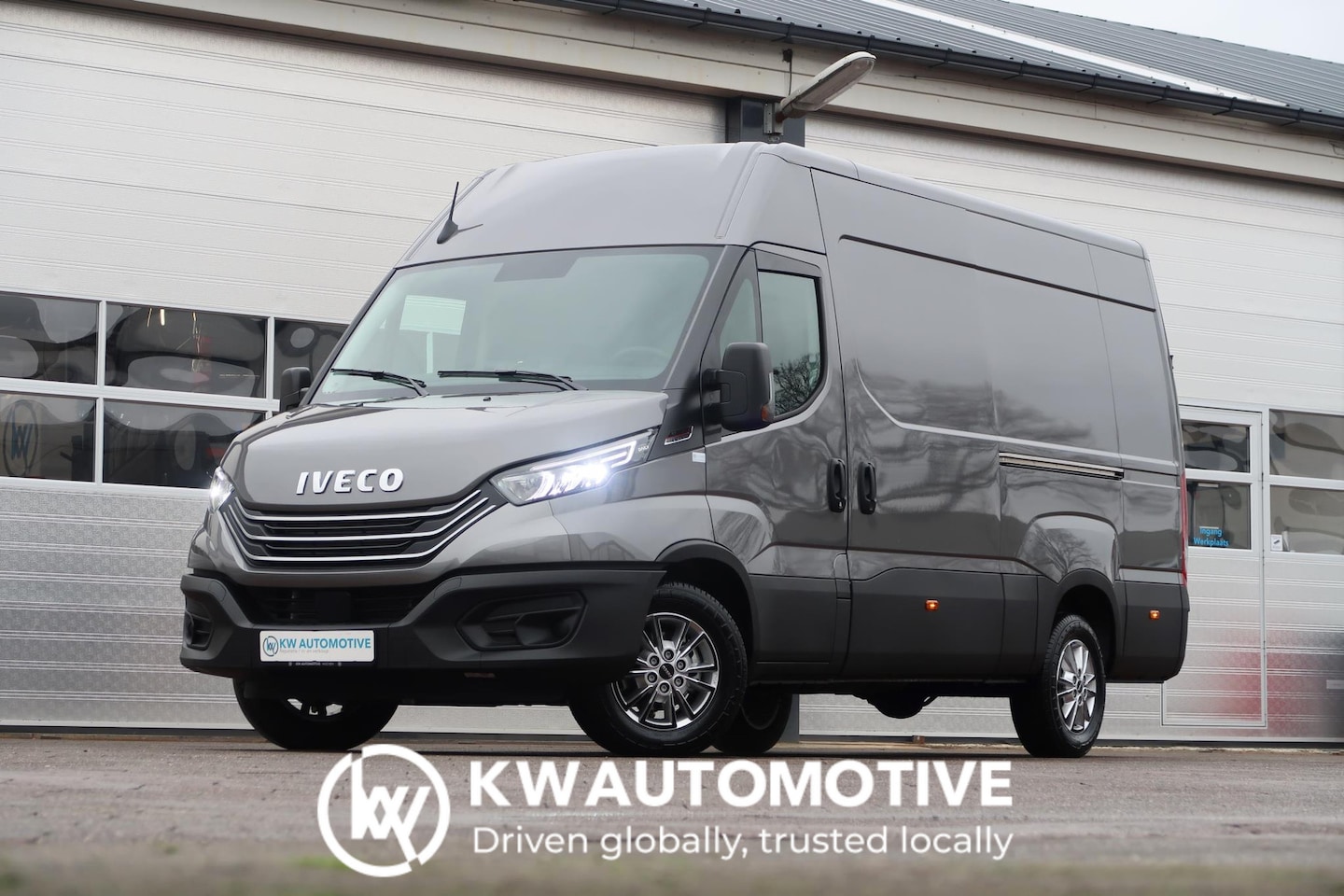 Iveco Daily - 35S18HV 3.0 L2H2 AUT/ 2X SCHUIFDEUR/ CAMERA/ LED/ CRUISE/ CLIMA/ NAVI - AutoWereld.nl