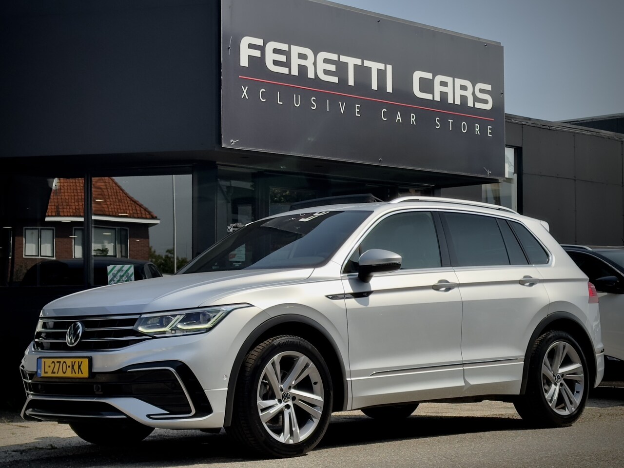 Volkswagen Tiguan - 1.5 TSI AUT7 3X R-LINE + NW-MODEL PANODAK NAVI DIGI-DASH PARK-ASSIST LED LMV PDC - AutoWereld.nl