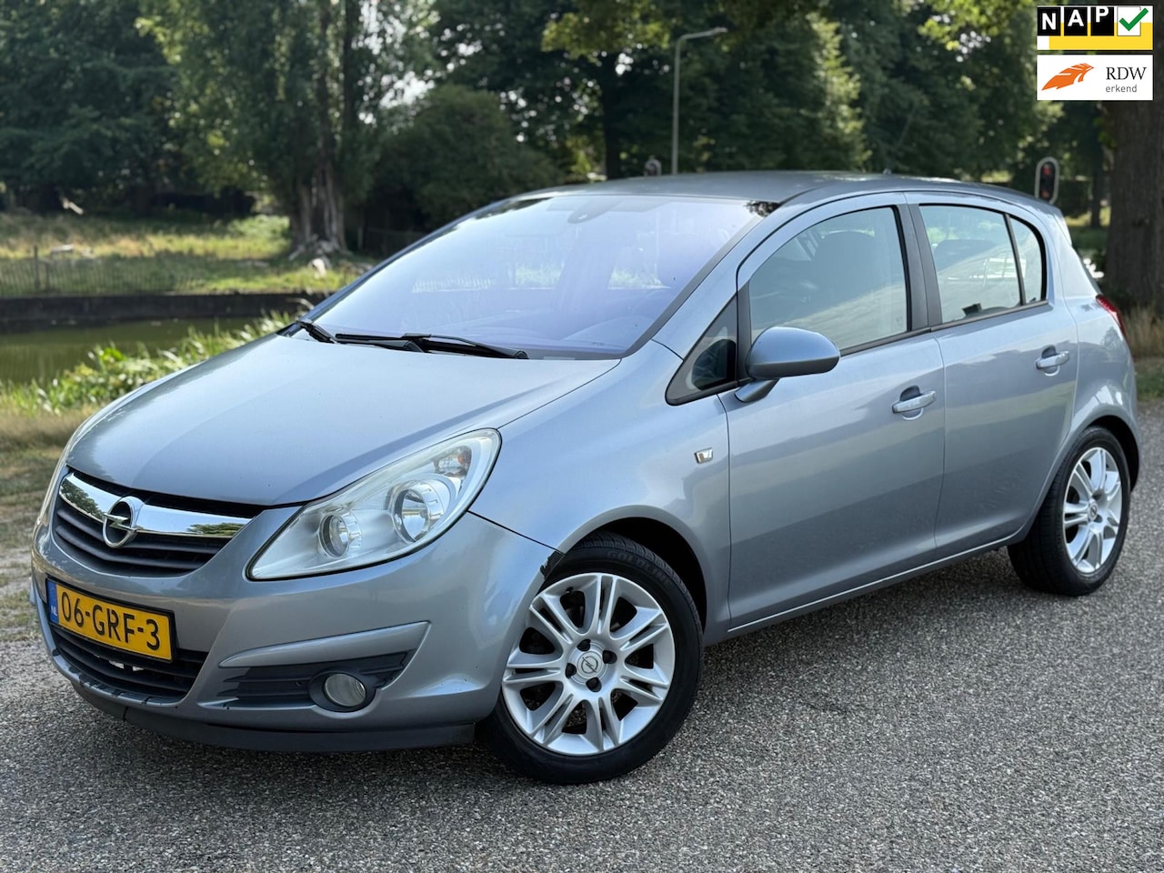 Opel Corsa - 1.4-16V Cosmo|Airco|5 deurs|Parkeersensoren - AutoWereld.nl