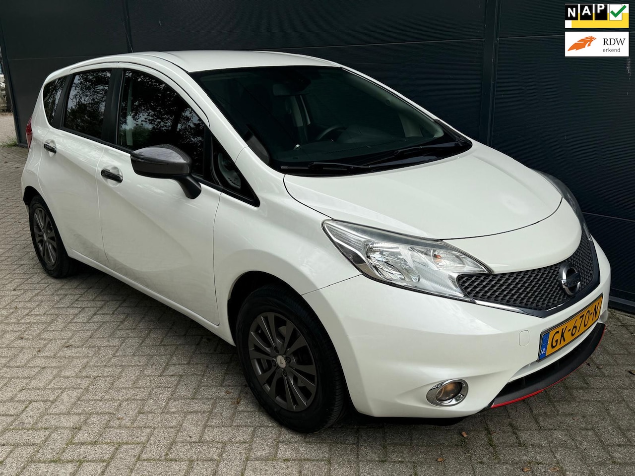Nissan Note - 1.2/Airco/Navi/bluetooth/cruise/parkeer sensoren/1 ste eigenaar - AutoWereld.nl
