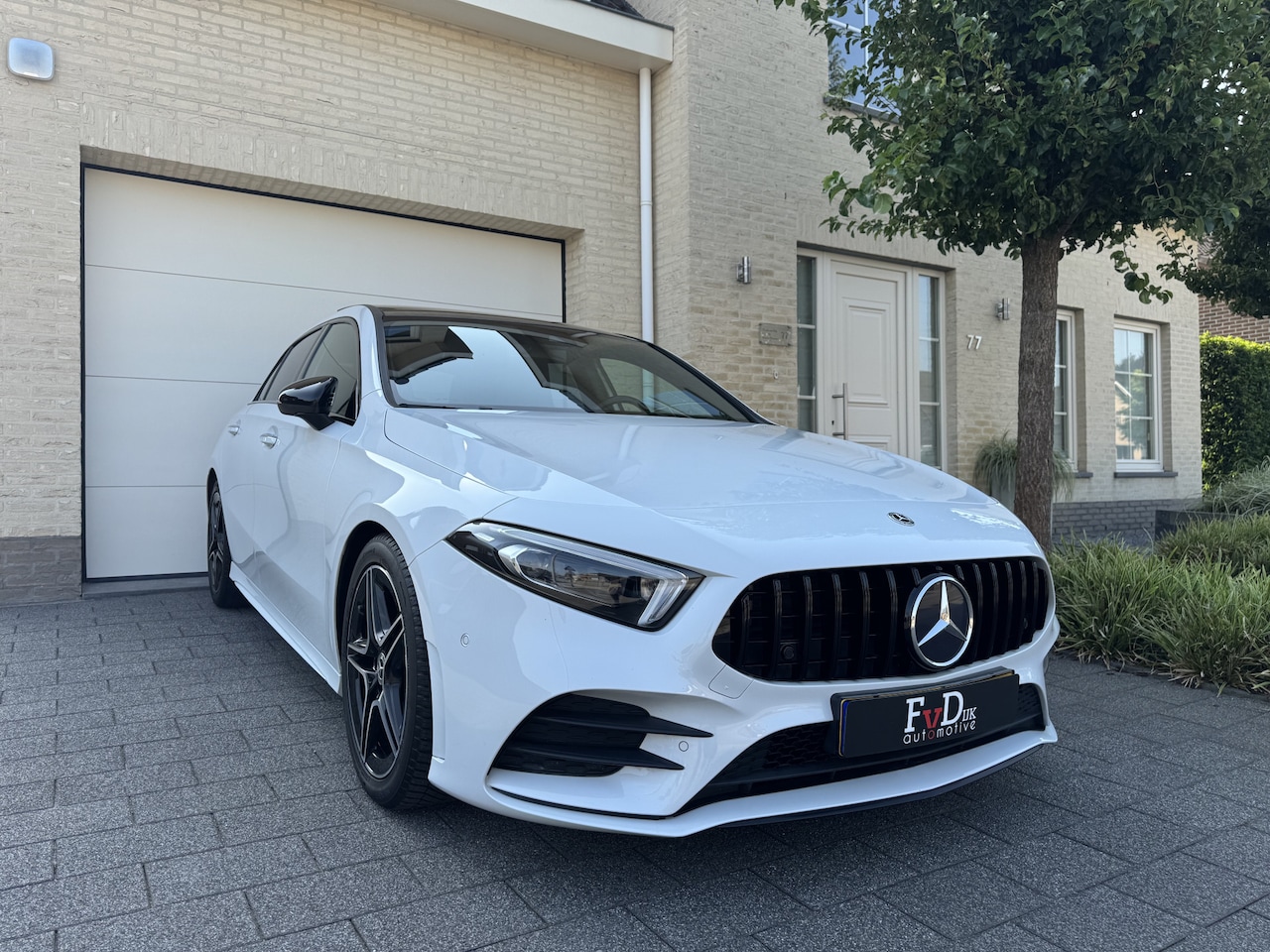 Mercedes-Benz A-klasse - 180 AMG Aut Panoramadak Nightpakket Widescreen AmbientLight Keyless SportLeder Led Camera - AutoWereld.nl