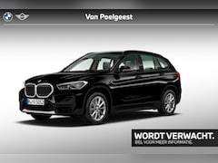 BMW X1 - sDrive18i Business Edition / Parking Pack / Achteruitrijcamera / Sportstoelen