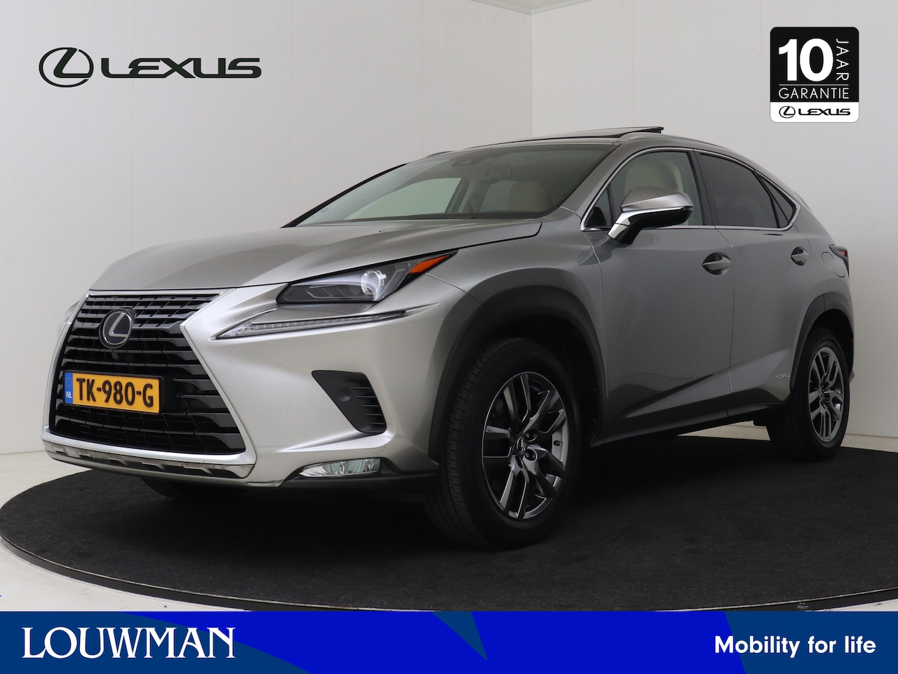 Lexus NX - 300h AWD Luxury Line | Safety System | Elektrische Stoelen | Sunroof | - AutoWereld.nl