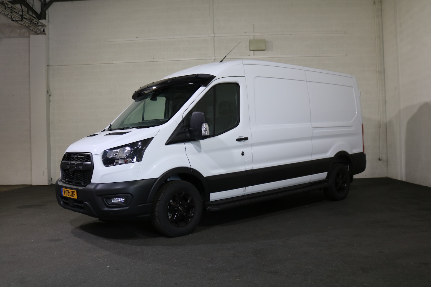 Ford Transit - 2.0 TDCI 170pk L3 H2 Automaat Airco Camera 3.5T Trekhaak - AutoWereld.nl