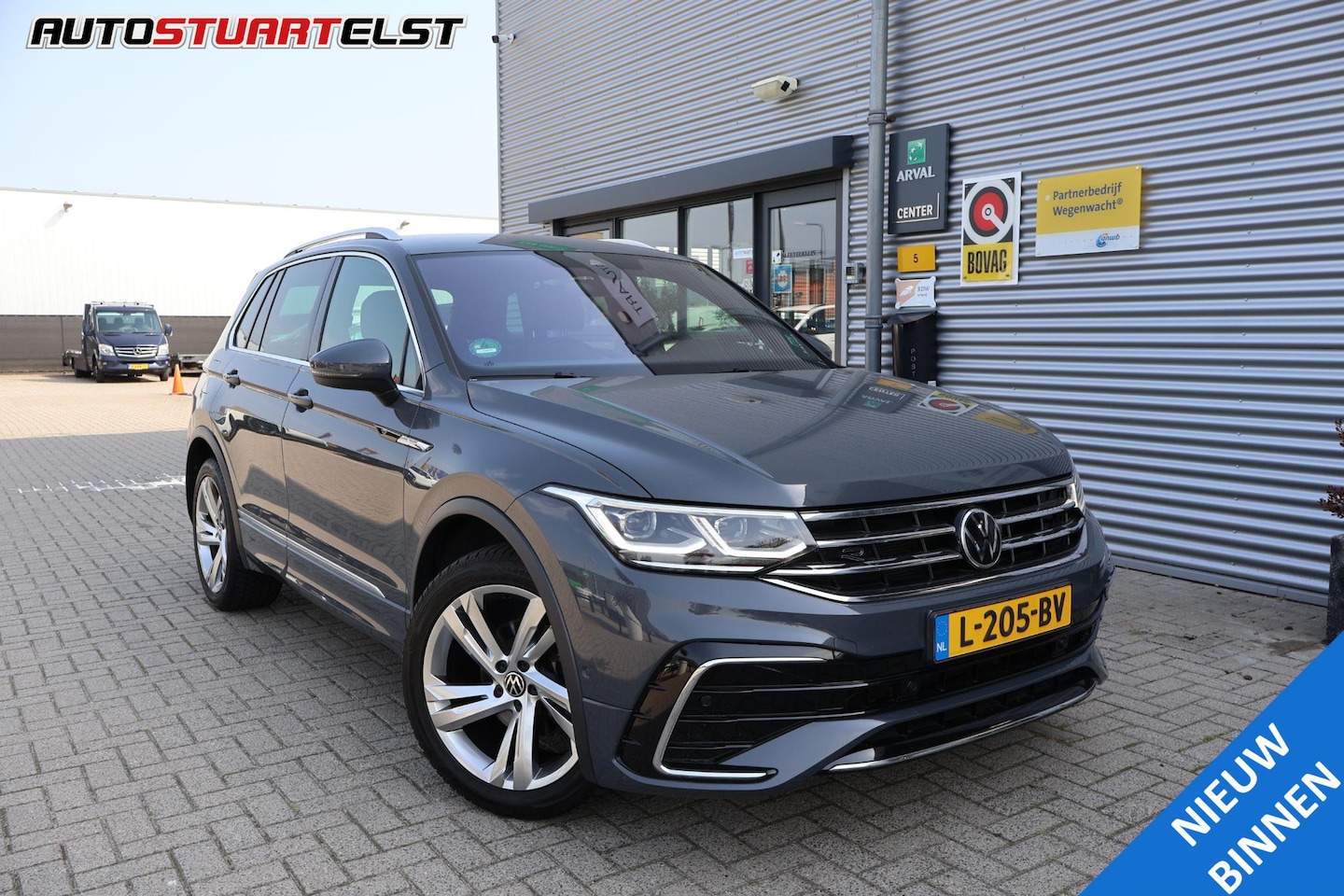 Volkswagen Tiguan - 1.5 TSI R-Line Business+ Elek Trekhaak | Camera | Virtueel | IQ Light | Ad Cruise |Carplay - AutoWereld.nl
