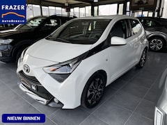 Toyota Aygo - 1.0 VVT-i AUTOMAAT X-PLAY / CARPLAY / CAMERA / LUXE
