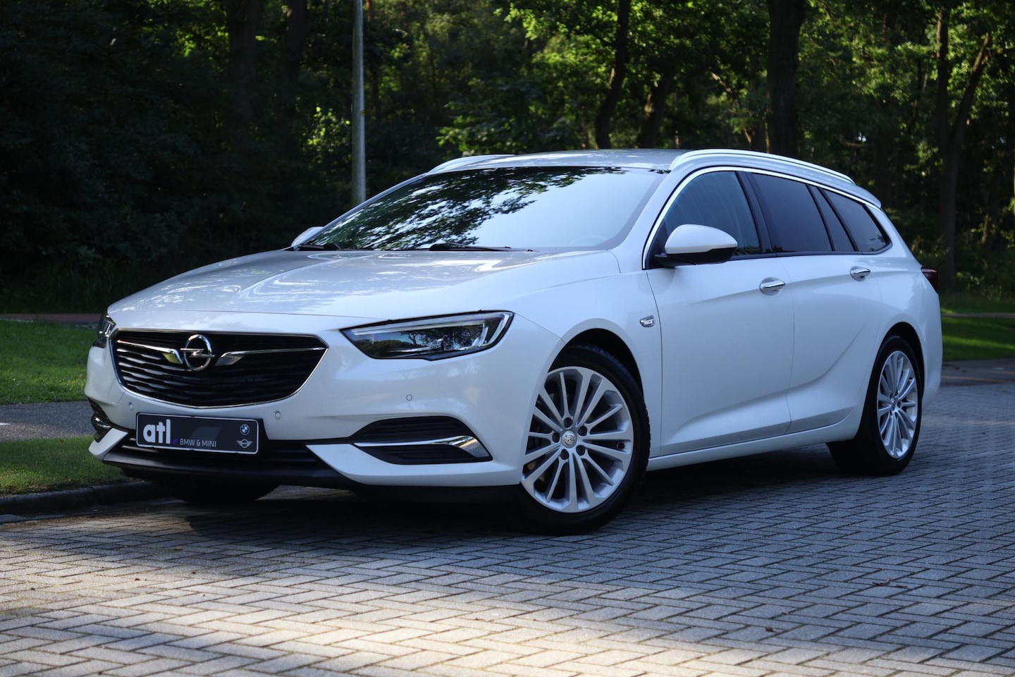 Opel Insignia Sports Tourer - 1.5 Turbo Innovation Led-koplampen, Driver Assistance Pack, Keyless entry & start, Climate - AutoWereld.nl