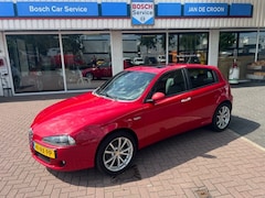 Alfa Romeo 147 - 1.6 TS DISTINCTIVE NL-auto 1e eig. 65.900km NAP