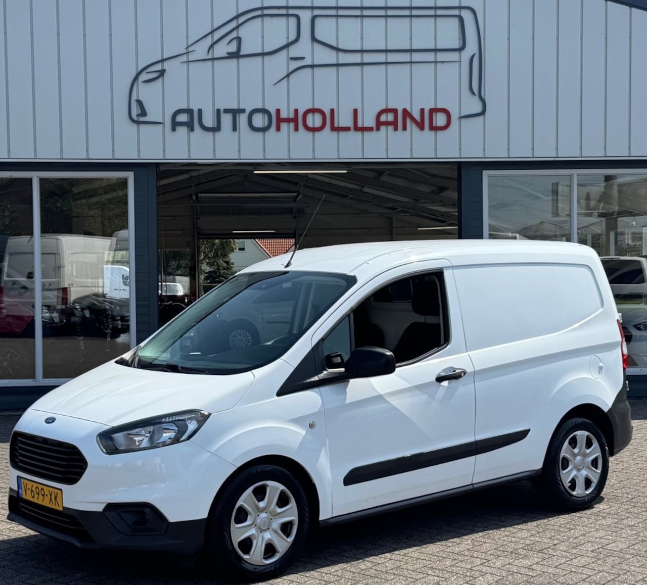 Ford Transit Courier - 1.5 TDCI 55KW 75PK EURO 6 AIRCO/ NAVIGATIE/ CRUISE CONTROL/ 100% DEALERONDERHOUDEN - AutoWereld.nl