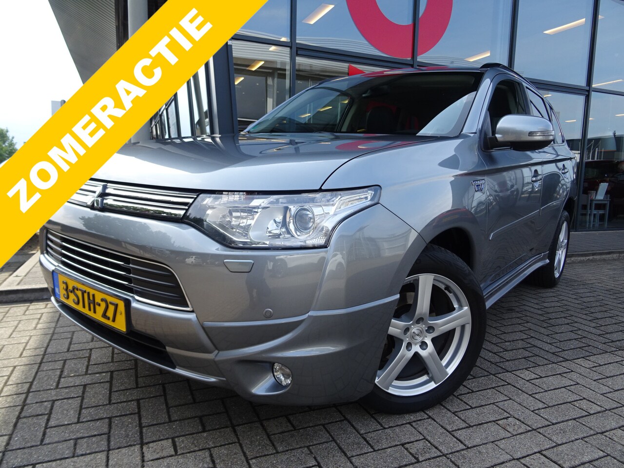 Mitsubishi Outlander - 2.0 PHEV Instyle+ | 4WD | 203 PK | AUTOMAAT | DEALER ONDERHOUDEN | TREKHAAK | 1.500 KG TRE - AutoWereld.nl