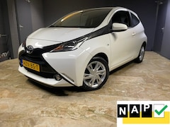 Toyota Aygo - 1.0 VVT-i x-play Airco Lm Velgen