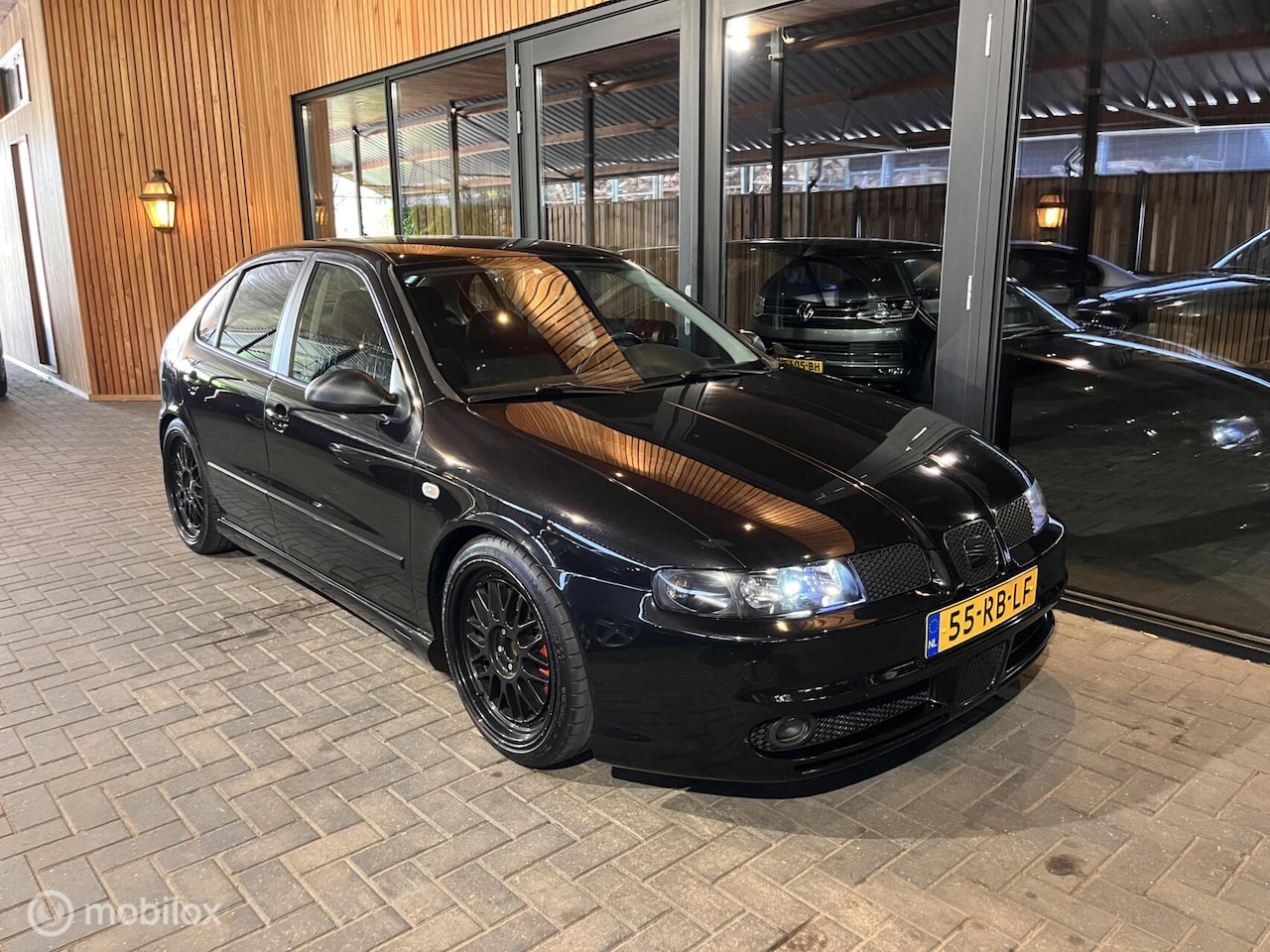 SEAT Leon - 1.8-20VT FR 240PK | NAP| NWE DISTRIBUTIE| MILLTEK - AutoWereld.nl