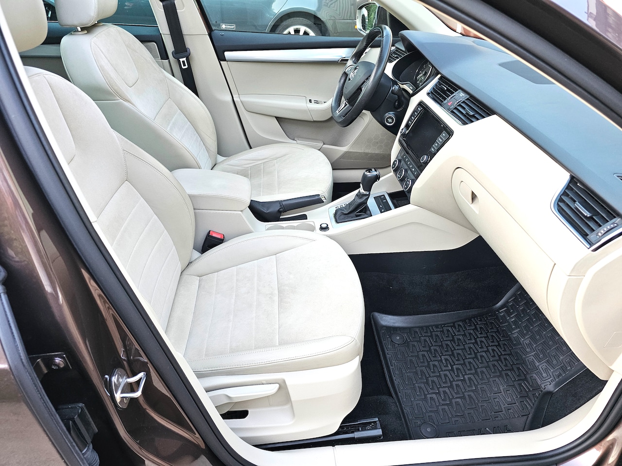 Skoda Octavia Combi - 1.0 TSI Greentech Style Business Panorama! Beige leer! DSG!