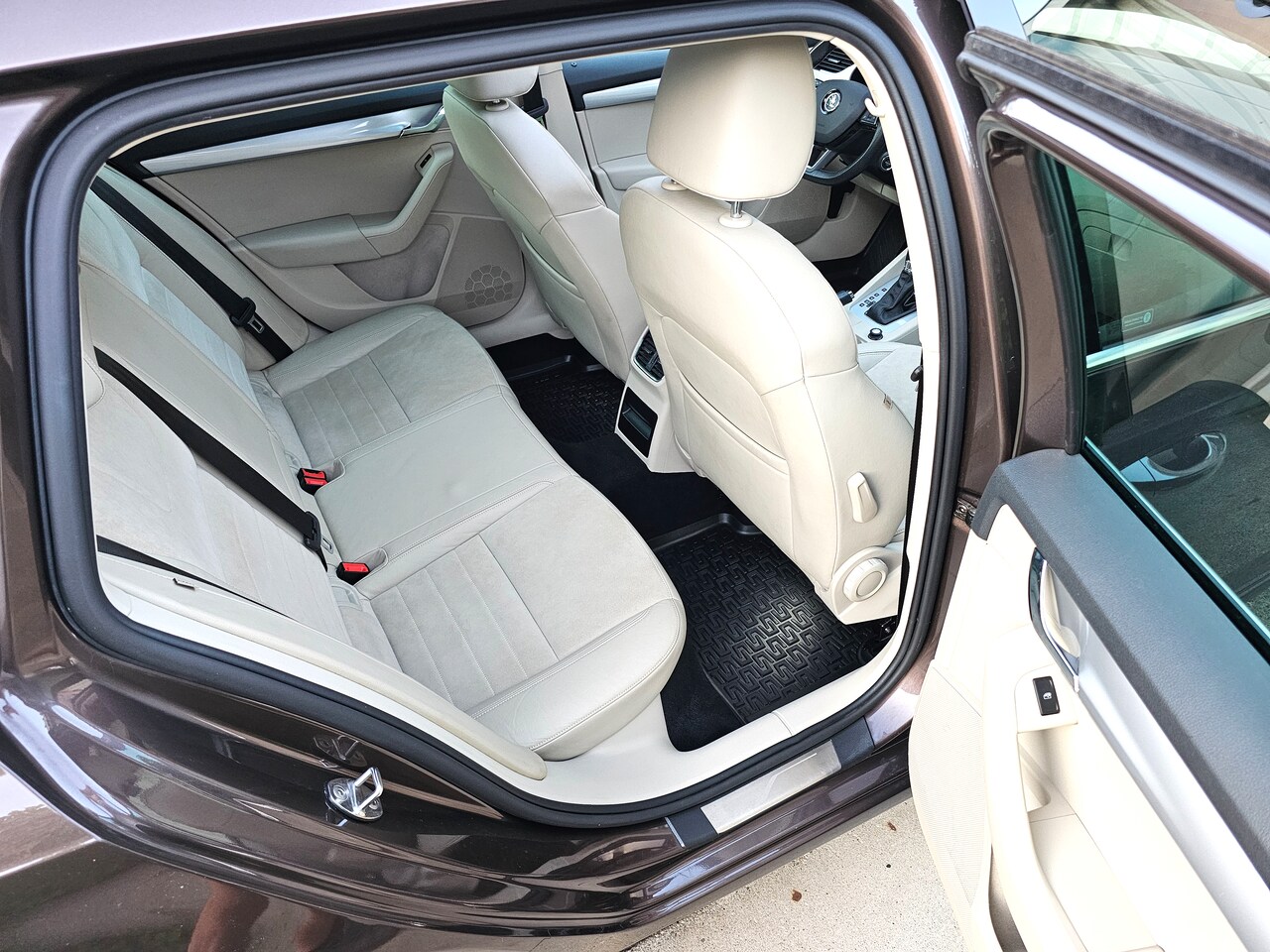 Skoda Octavia Combi - 1.0 TSI Greentech Style Business Panorama! Beige leer! DSG!