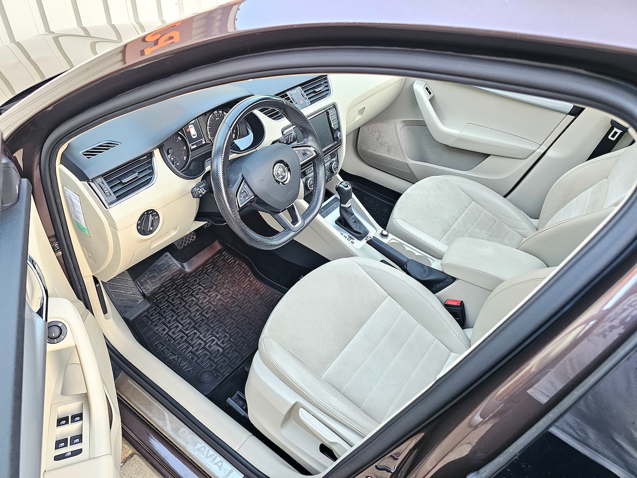 Skoda Octavia Combi - 1.0 TSI Greentech Style Business Panorama! Beige leer! DSG!