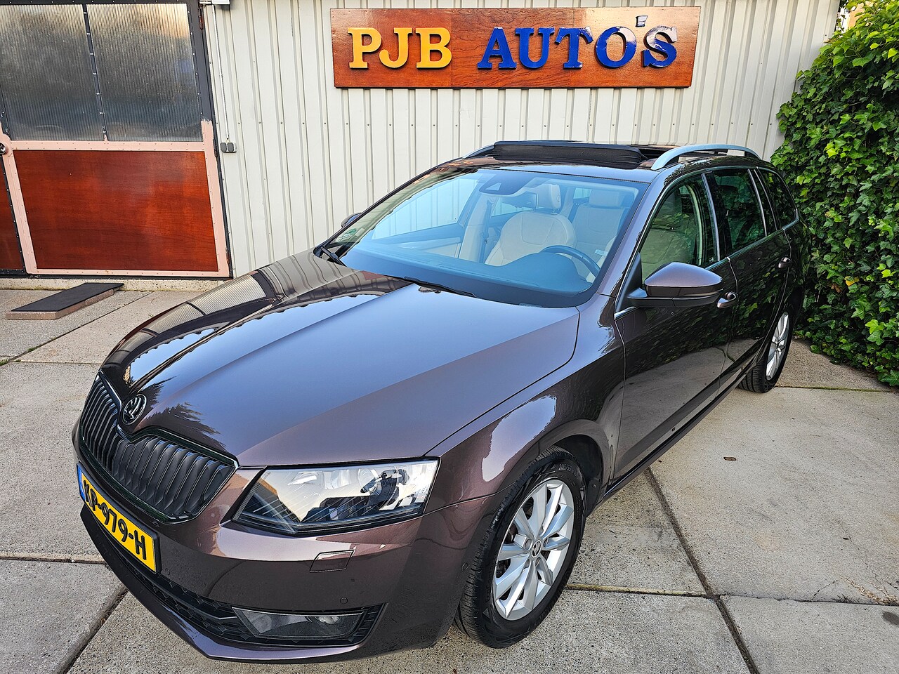 Skoda Octavia Combi - 1.0 TSI Greentech Style Business Panorama! Beige leer! DSG!