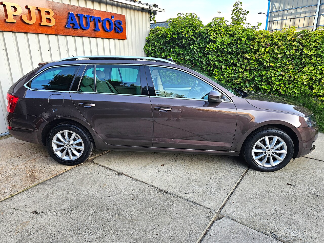 Skoda Octavia Combi - 1.0 TSI Greentech Style Business Panorama! Beige leer! DSG!