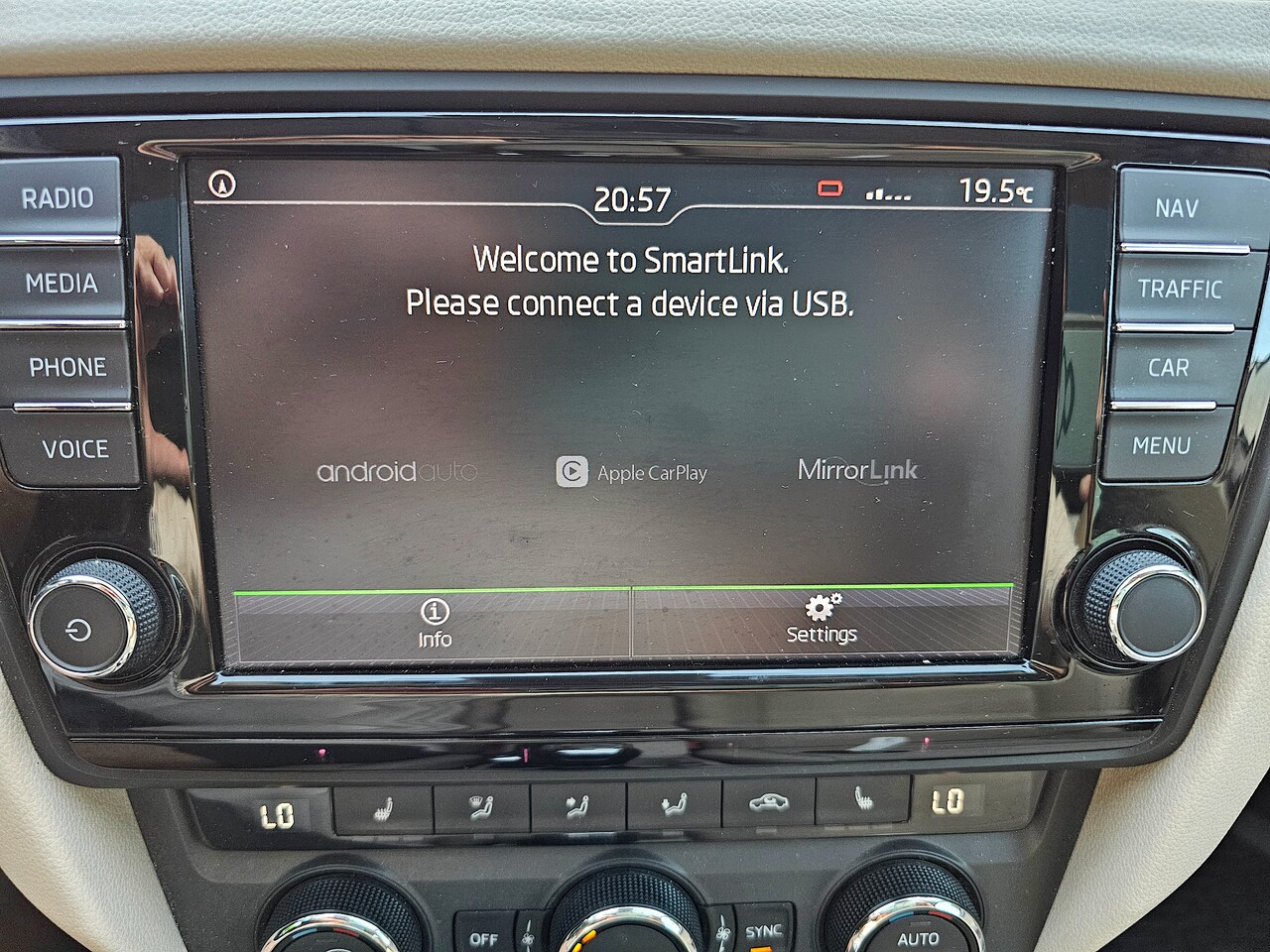 Skoda Octavia Combi - 1.0 TSI Greentech Style Business Panorama! Beige leer! DSG!