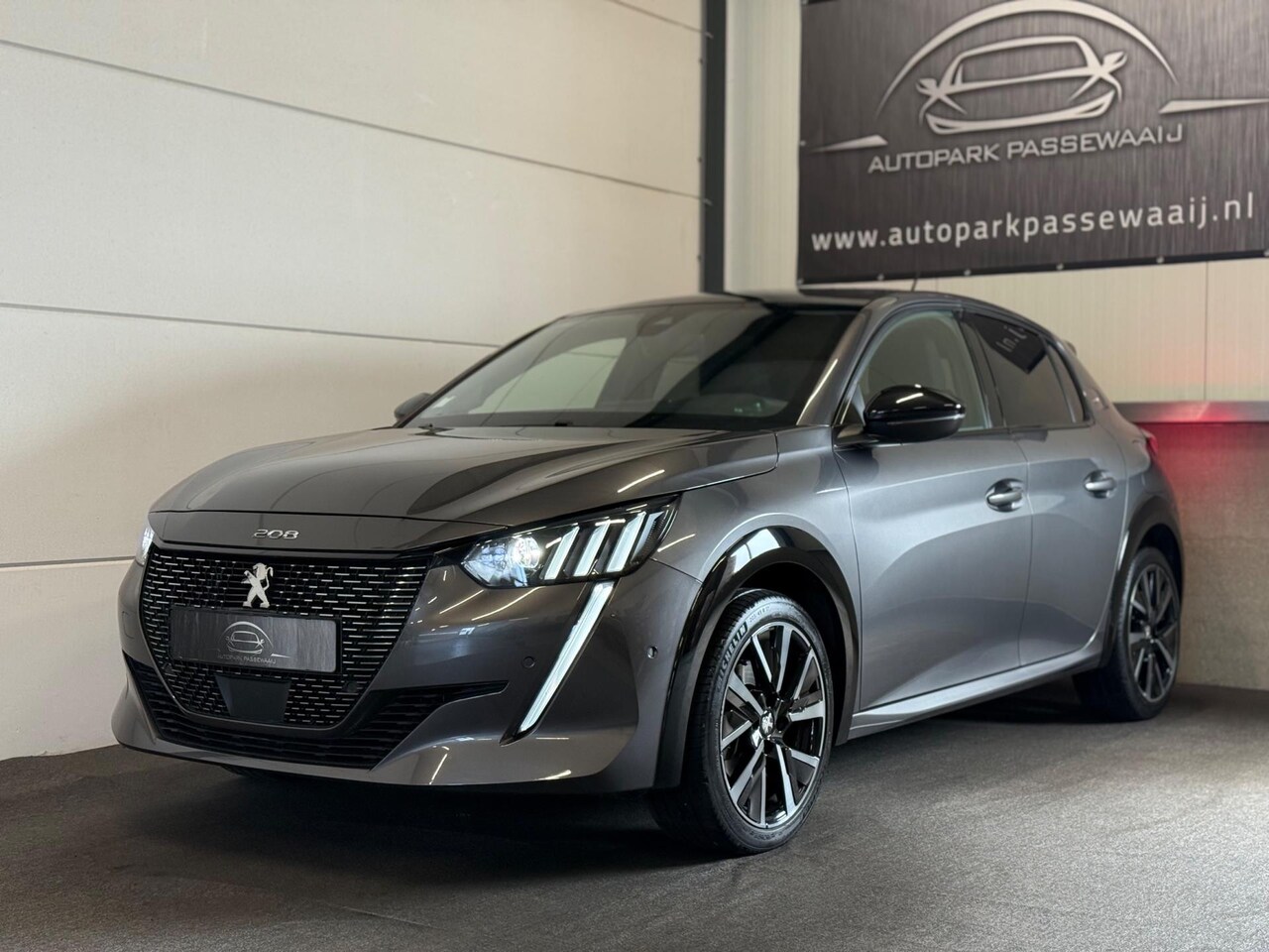 Peugeot 208 - 1.2 PureTech GT-Line Pano, ACC, Apple Carplay, LED, 360° Camera, Auto-Pilot, Sfeerverlicht - AutoWereld.nl