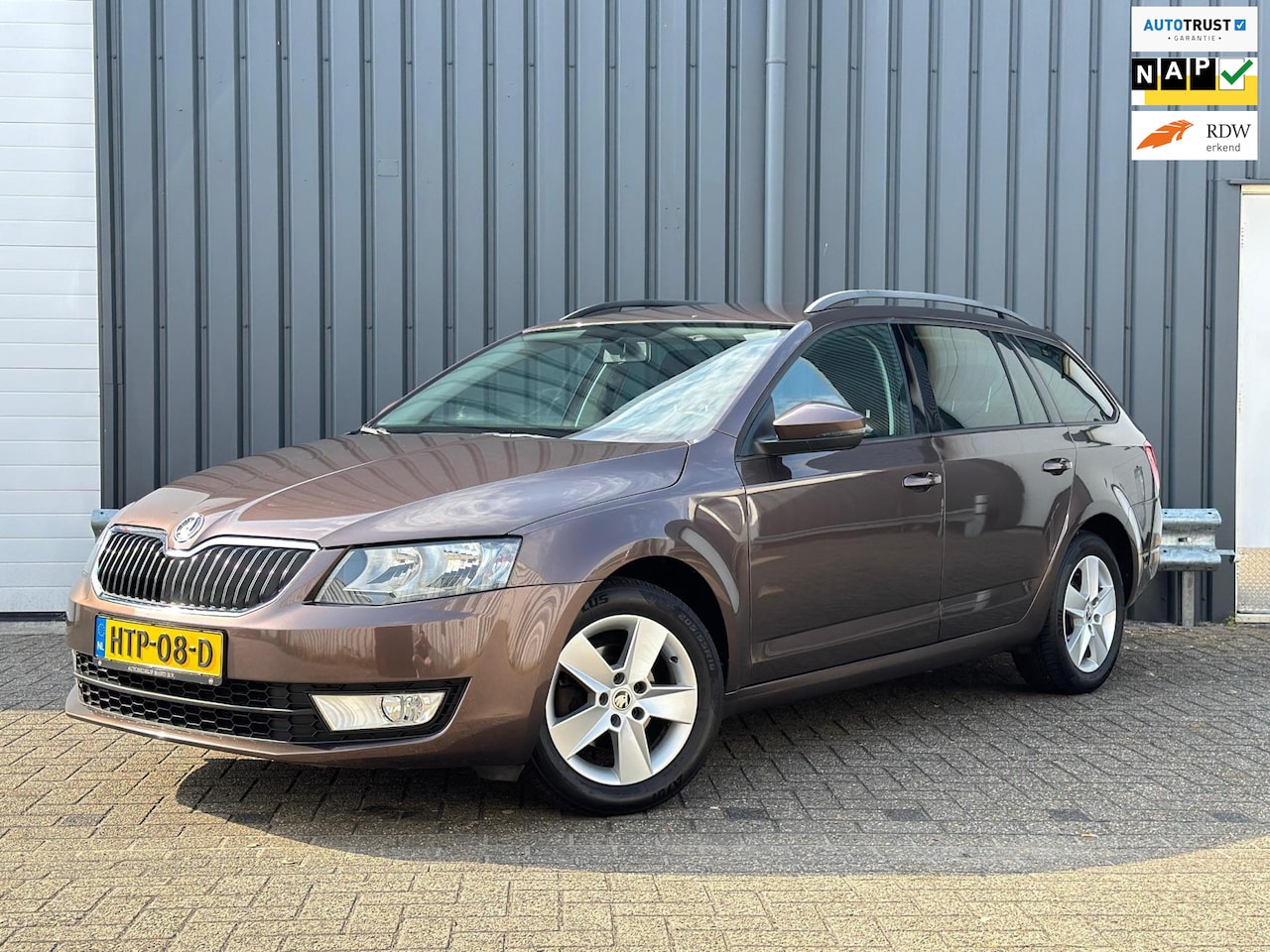 Skoda Octavia Combi - 1.2 TSI Greentech Cruise Parkpilot DSG - AutoWereld.nl