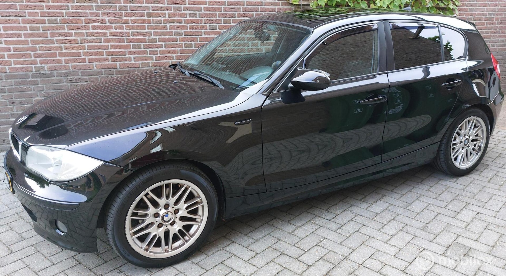 BMW 1-serie - 116i 5DRS (Sportief!!) APK 12-04-2026 - AutoWereld.nl