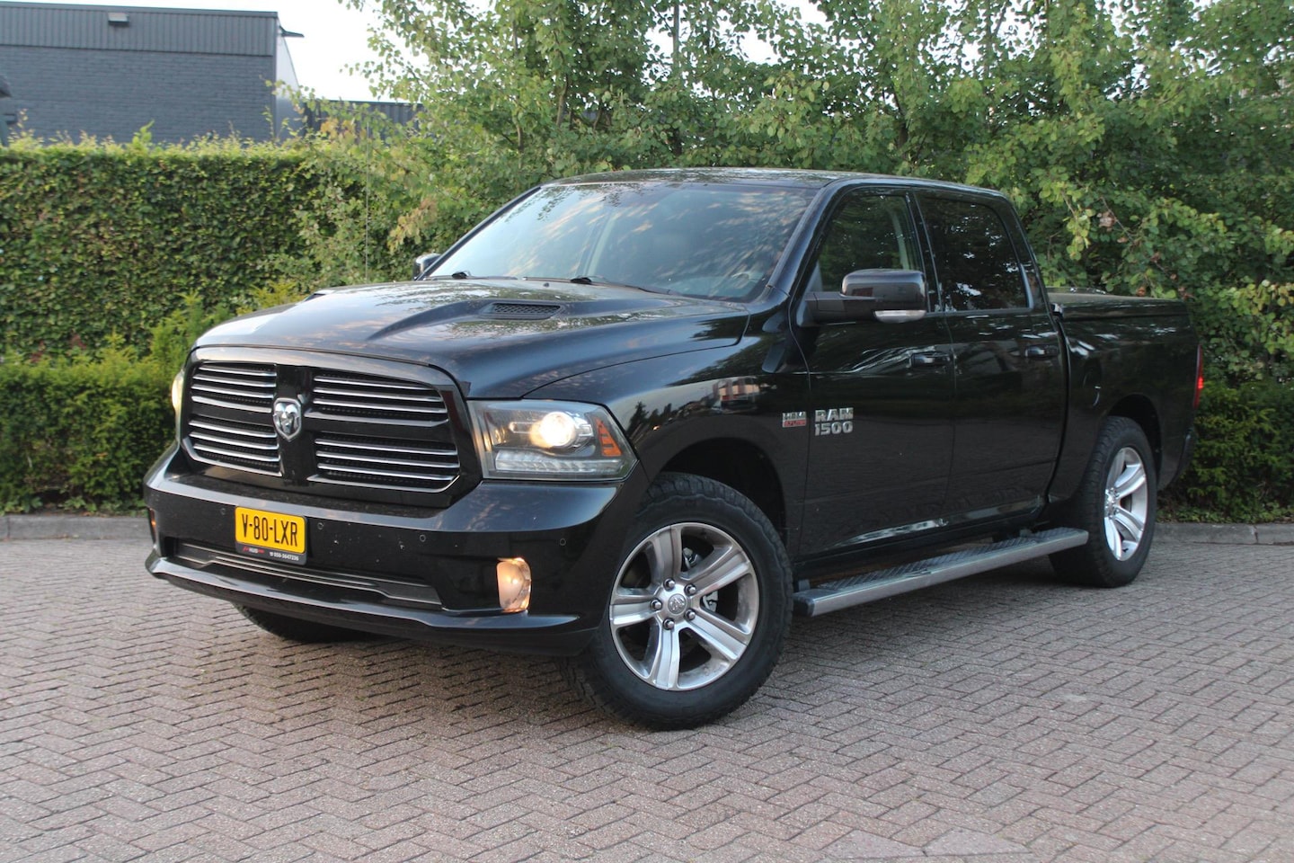 Dodge Ram 1500 - 5.7 V8 4x4 Quad Cab 6'4 | Schuifkanteldak | Stoelkoeling | Camera | Stoelverwarming | Trek - AutoWereld.nl