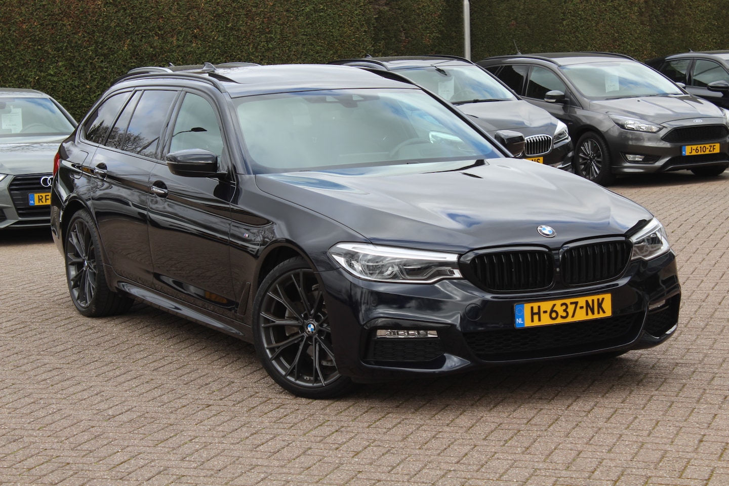 BMW 5-serie Touring - 520d High Exe. M Sport / Panoramadak / Camera / Head-up / 19'' / Leder / Navigatie / Stoel - AutoWereld.nl