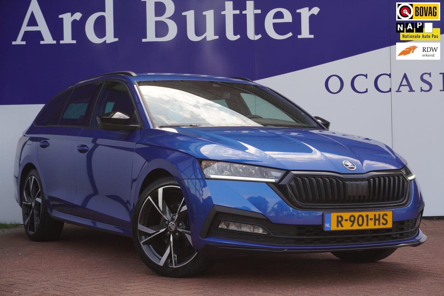 Skoda Octavia Combi - 1.0 TSI 110PK Sport Business+Cup-Stoelen+Adaptief-cruise+stoel-verw+Navigatie+18"lmv+Apple - AutoWereld.nl