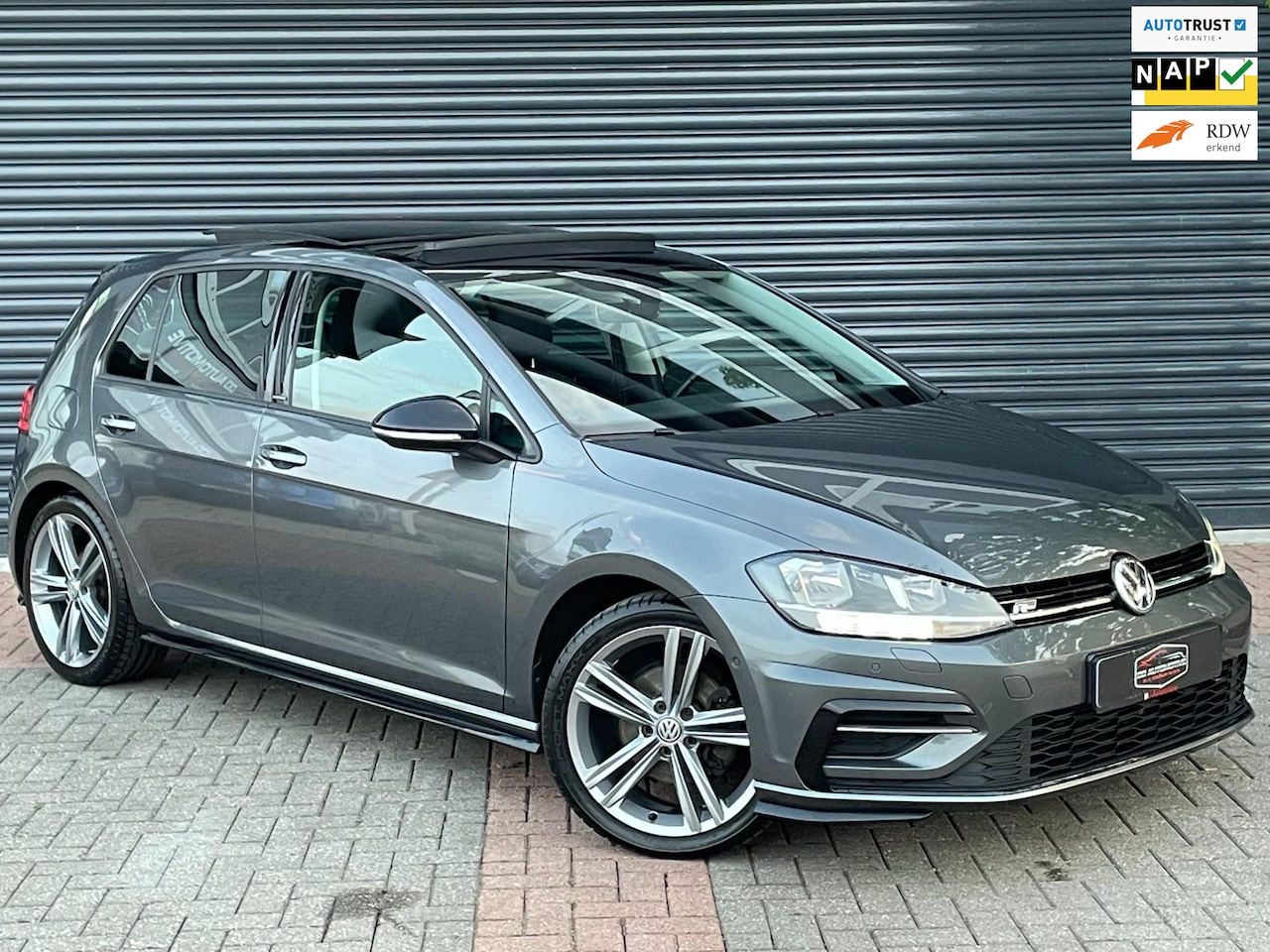 Volkswagen Golf - 1.5 TSI Highline R - Line Automaat Blindspot | Lane | Acc | Navi | Climate Control - AutoWereld.nl