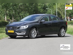 Volvo S60 - 1.6 T4 Summum 179 pk Automaat / Vol opties / Leder interieur / Navigatie / Airco met clima