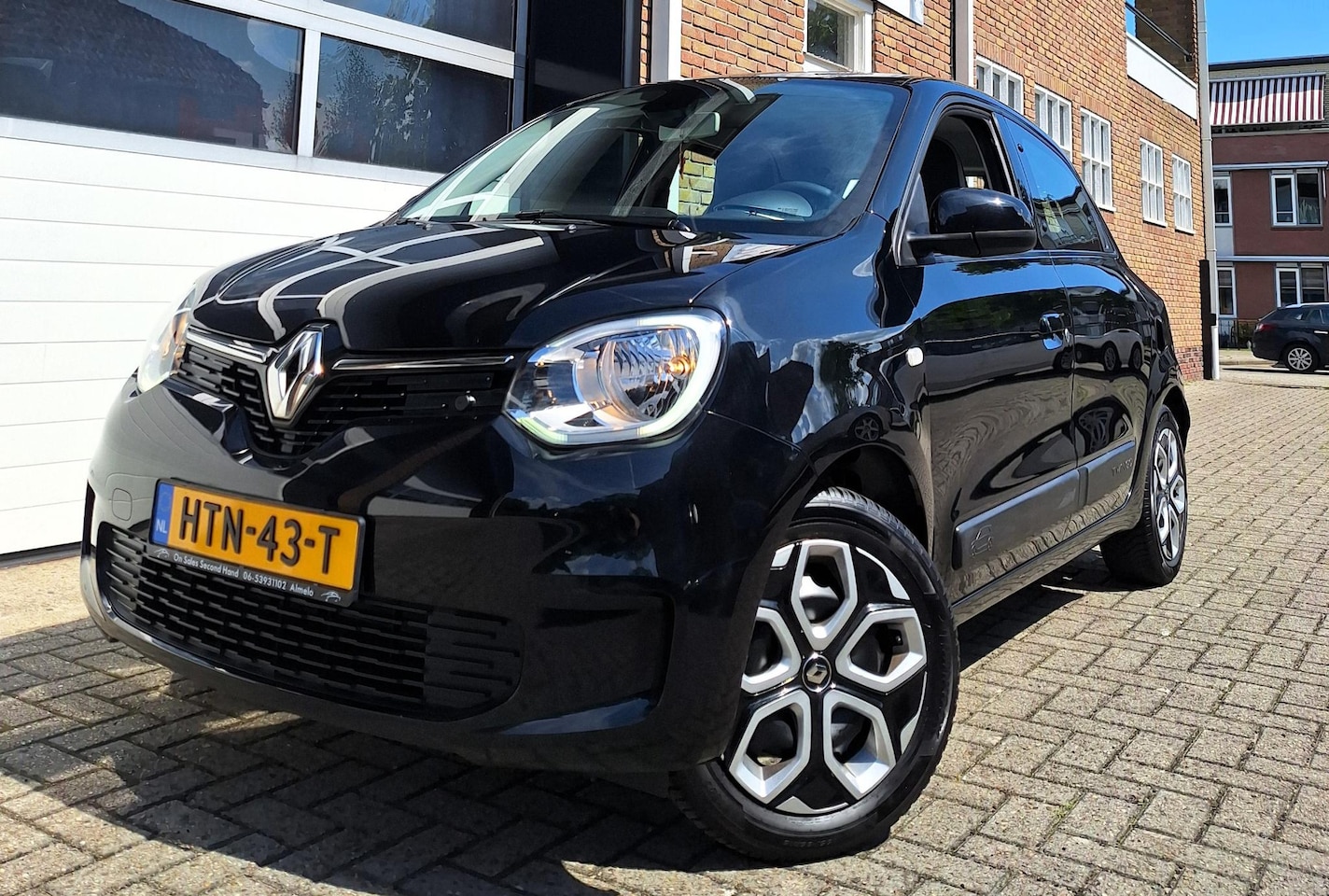 Renault Twingo - 1.0 SCe Limited 65 Facelift  bj 2021 Zwart Cruise Airco Apk - AutoWereld.nl