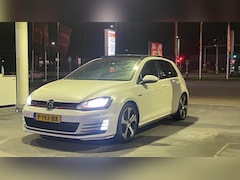 Volkswagen Golf - 2.0 TSI GTI