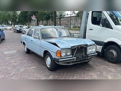 Mercedes-Benz 200-280 (W123) - 220 D