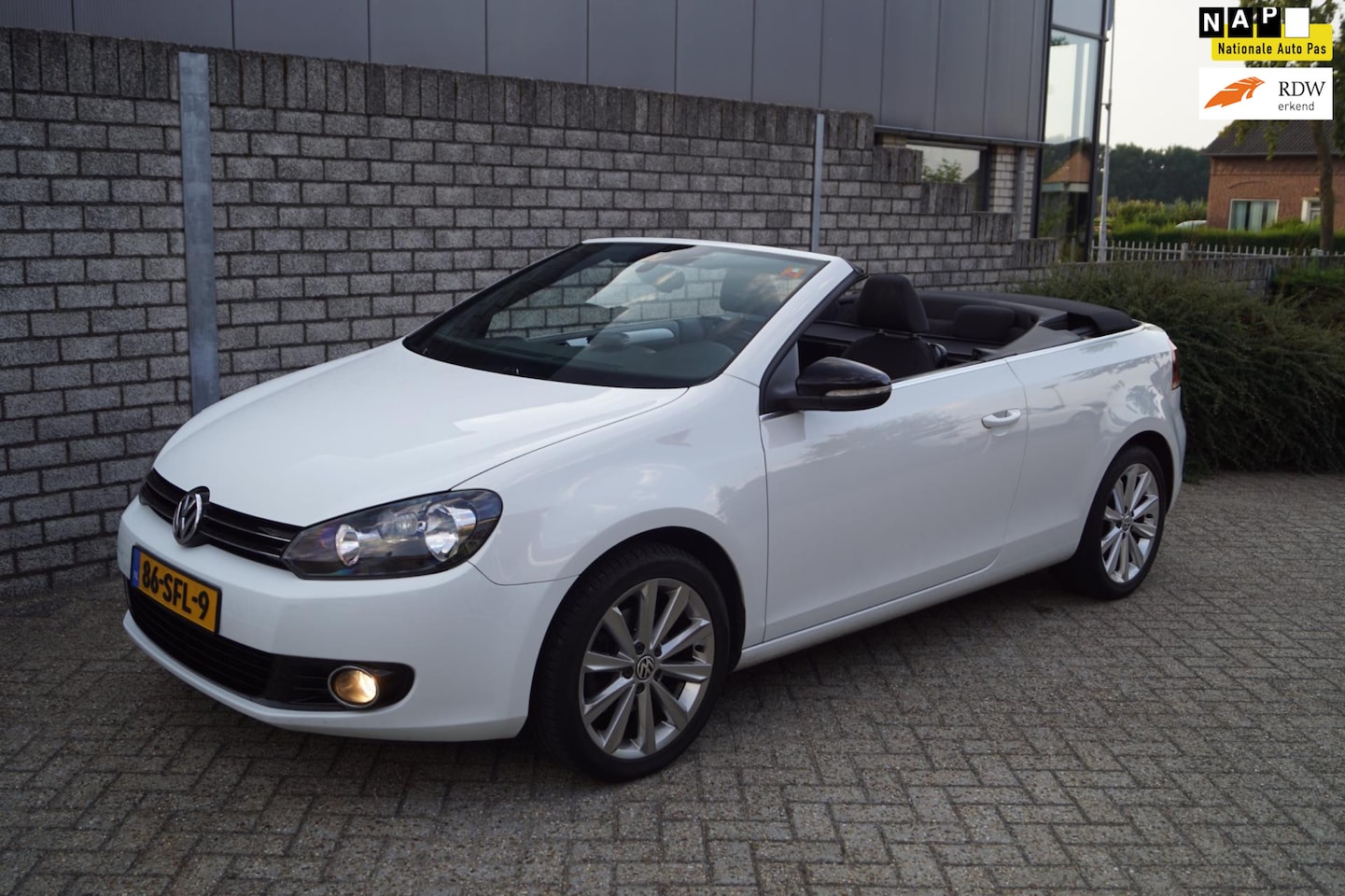 Volkswagen Golf Cabriolet - 1.2 TSI BlueMotion Navi Camera Clima Sportst Cruise 4x Elektrische Ramen LMV ENZ NL Auto. - AutoWereld.nl