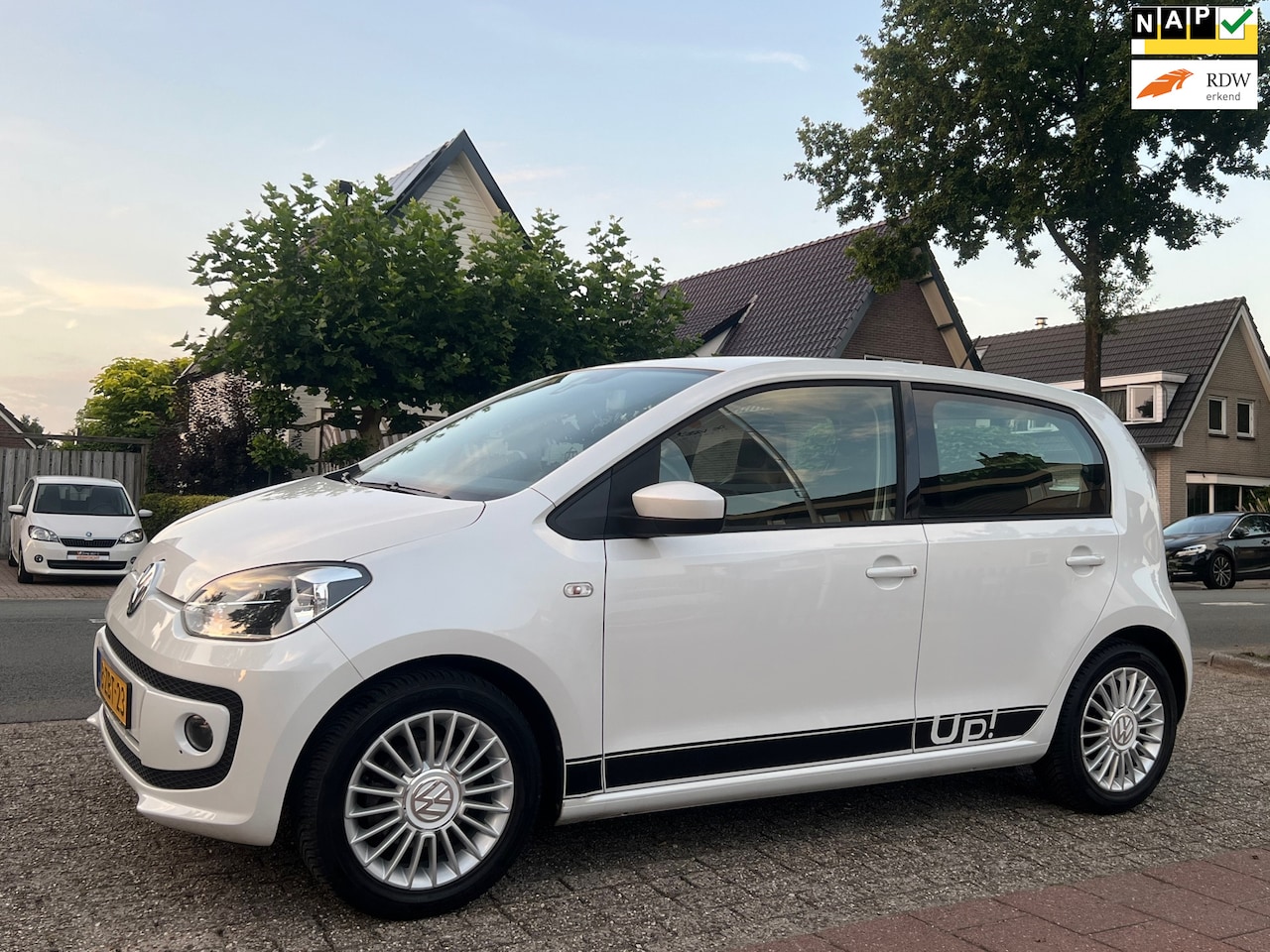 Volkswagen Up! - 1.0 high up! LM-VELGEN NAVI NL-AUTO-NAP. - AutoWereld.nl