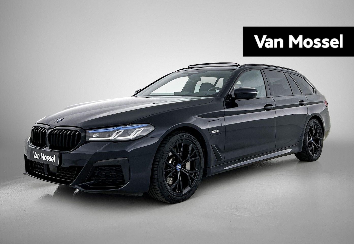 BMW 5-serie Touring - 530e Business Edition Plus | LASERLIGHT | ADAPTIVE CRUISE | 360° CAMERA | PANORAMADAK | CO - AutoWereld.nl