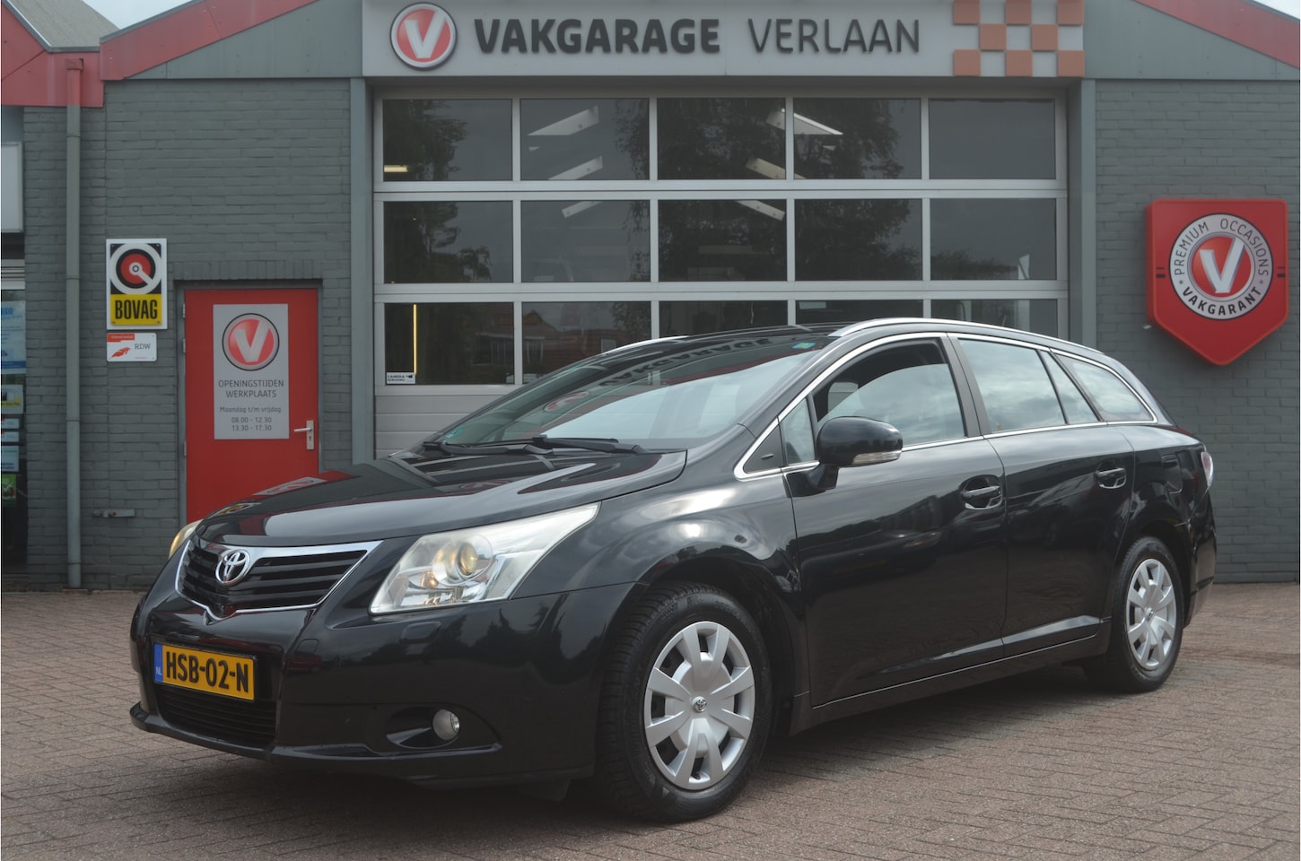Toyota Avensis Wagon - 1.8 VVTi navi, camera, stoelverwarming (12 mnd garantie) - AutoWereld.nl
