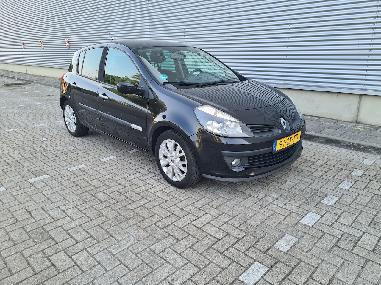 Renault Clio - 1.2 TCE Special Rip Curl - AutoWereld.nl