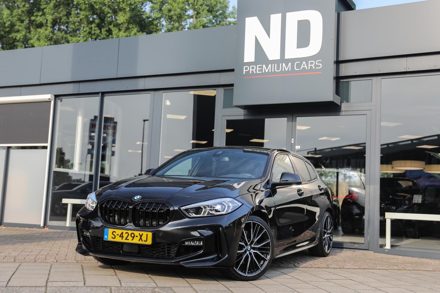 BMW 1-serie - 118i Executive M-Sport | Schuif- opendak | Apple Carplay - AutoWereld.nl