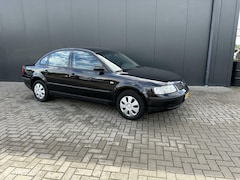 Volkswagen Passat - 1.6