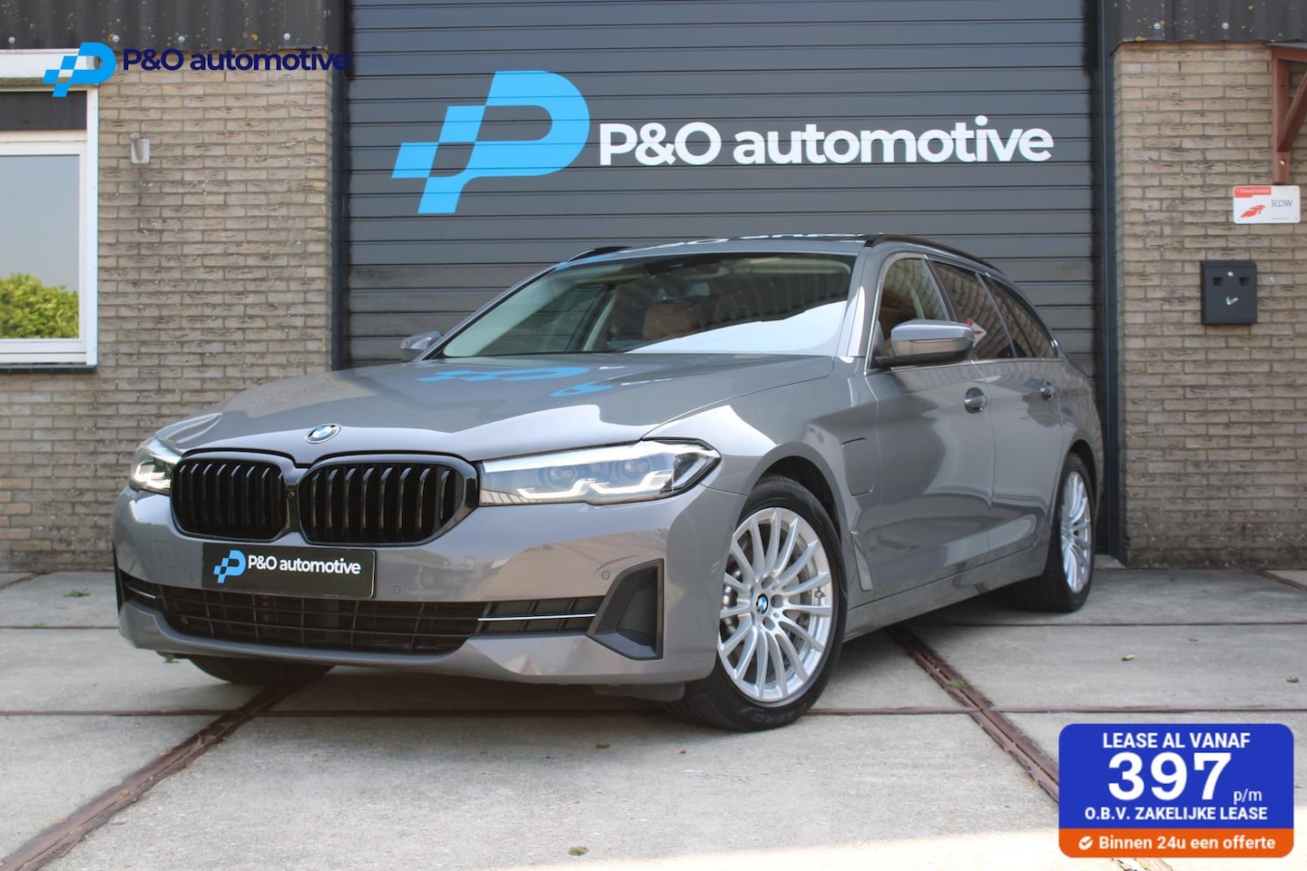 BMW 5-serie Touring - 530e Business Edition PANORAMADAK/LEDER - AutoWereld.nl
