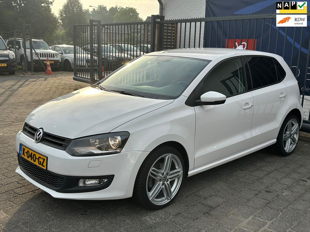 Volkswagen Polo - 1.4-16V Highline / AIRCO / STOELVERWARMING / CRUISE CONTROL - AutoWereld.nl