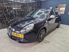 Alfa Romeo Giulietta - 1.7 TBi Quadrifoglio Verde / Pano / stoelverwarming