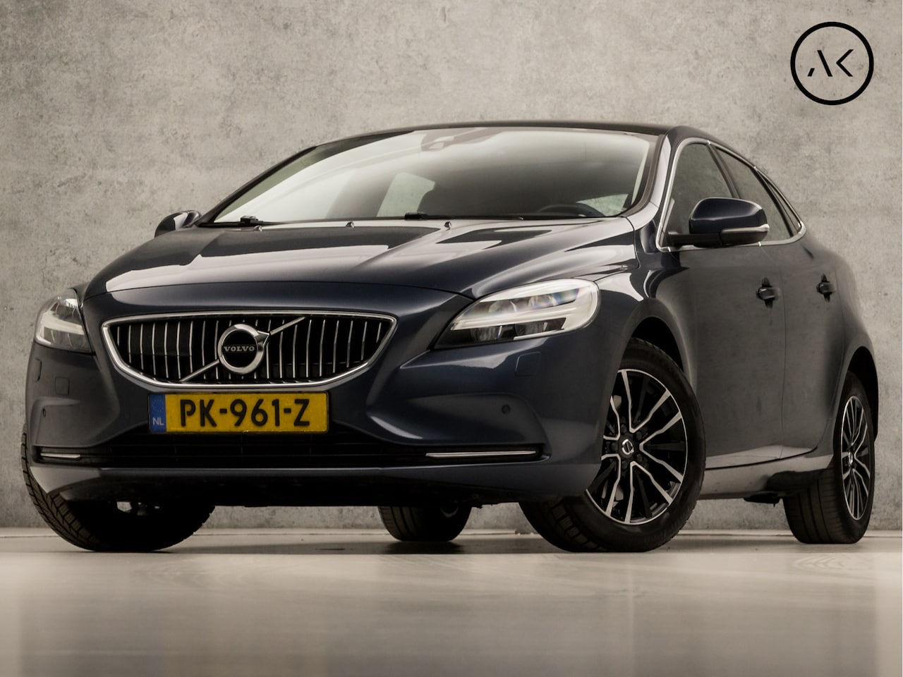 Volvo V40 - 2.0 T2 Nordic+ Luxury (PANORAMADAK, VIRTUAL COCKPIT, NAVIGATIE, STANDKACHEL, MEMORY SEATS, - AutoWereld.nl