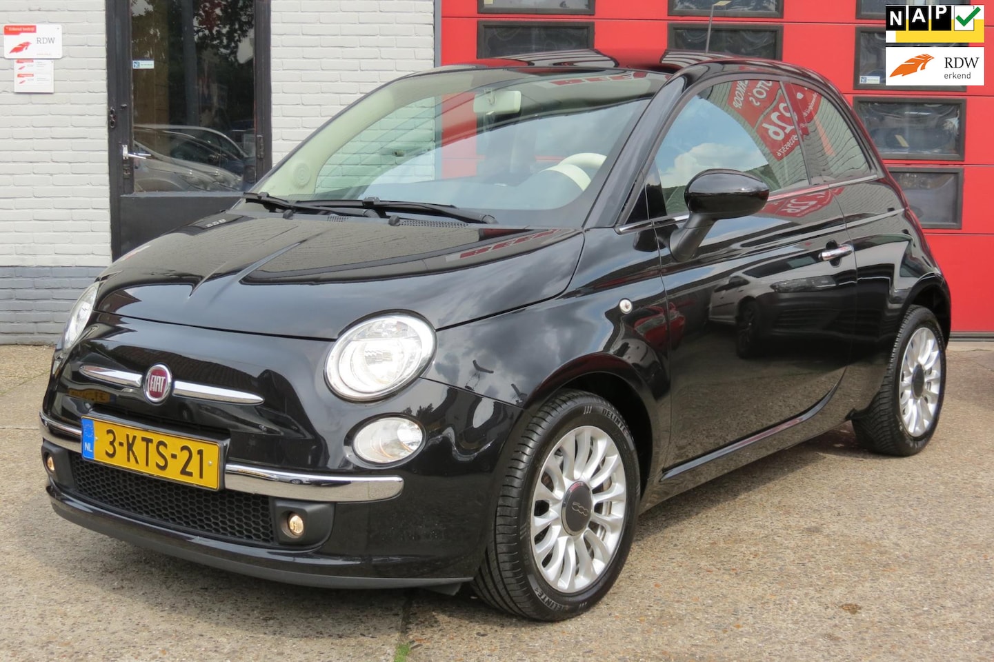 Fiat 500 - 0.9 TwinAir Lounge 0.9 TwinAir Lounge, AUTOMAAT, AIRCO ,PANO DAK - AutoWereld.nl