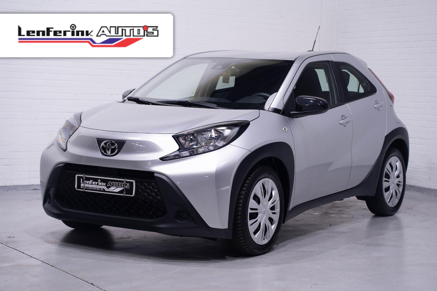 Toyota Aygo X - 1.0 VVT-i MT Play Camera Apple Carplay Cruisecontrol 1e Eig. NAP - AutoWereld.nl
