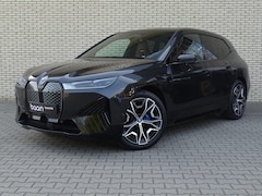 BMW iX - xDrive40 High Executive 77 kWh l Head-up l Comfort stoelen l M sportpakket l Warmte pakket
